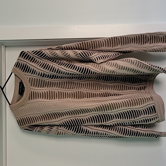 Tundra Canada XLT 3-D sweater .